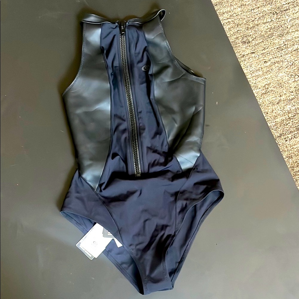 **RARE** RIPCURL MIRAGE ULTIMATE ONE PIECE SWIMSUIT